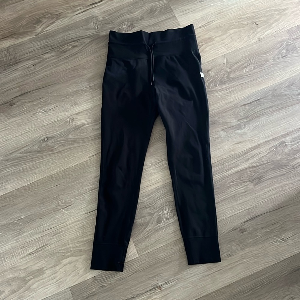 Vuori daily legging. Black size medium 8